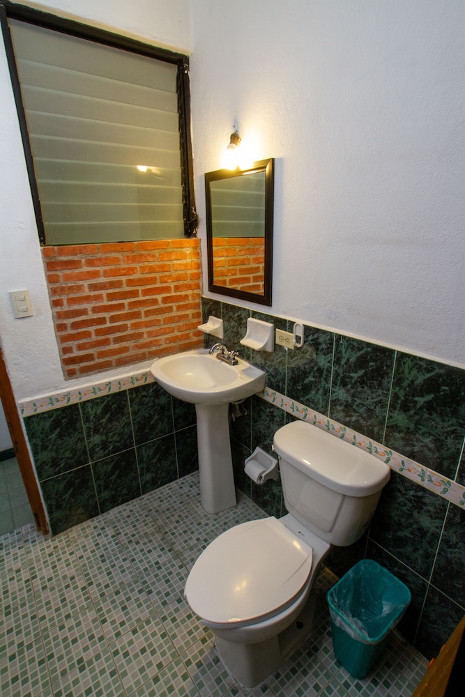 Standard Room, 1 King Bed, Kitchen, Courtyard View photo 2