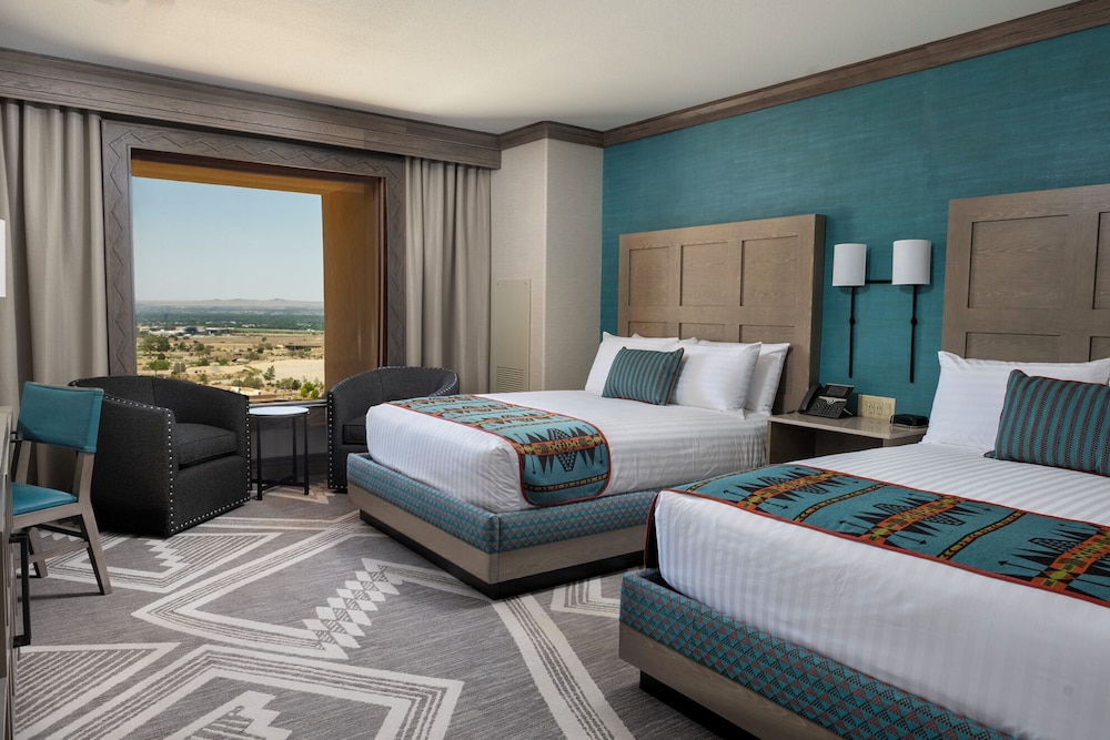 Deluxe Room, 1 King Bed, Accessible photo 1