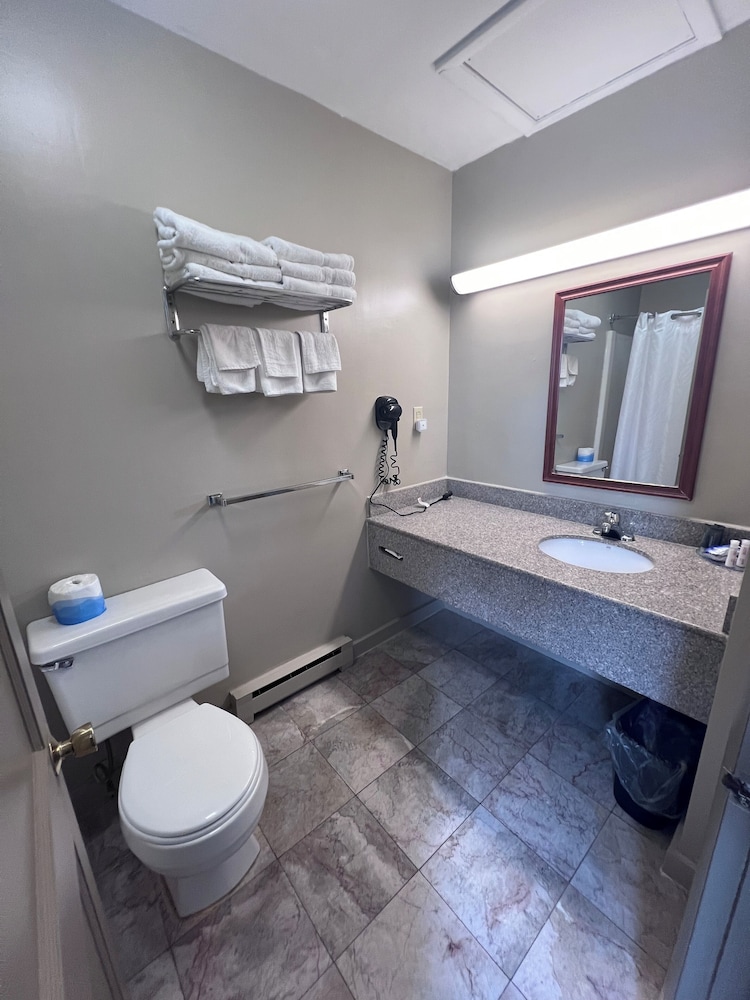 One King Bed, Two Double Beds,  Two Bedroom Suites, Non-Smoking photo 2