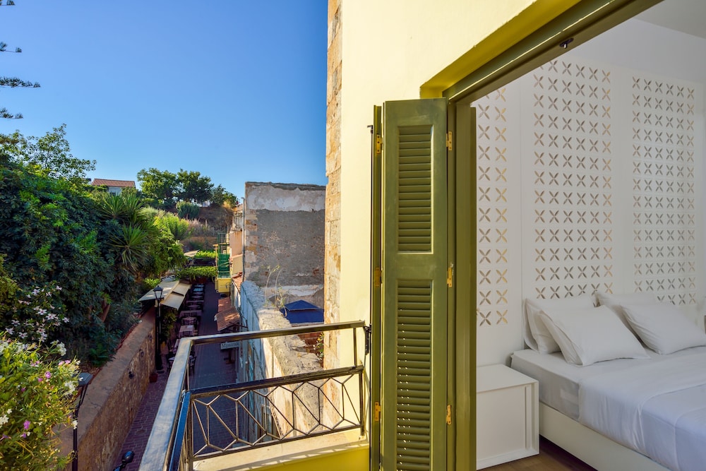 Superior Room with Balcony and Hammam - Photo 5