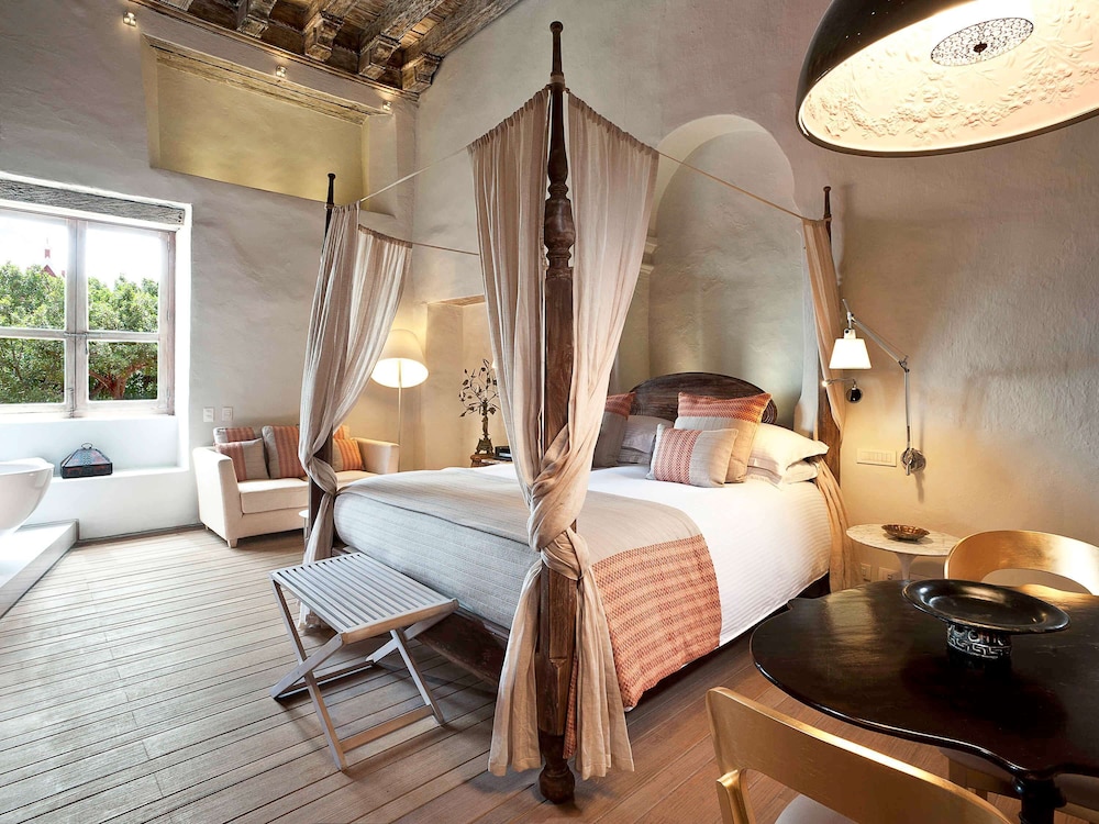 Junior Suite, 1 King Bed (Colonial) - Photo 4