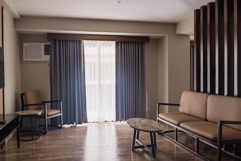 Executive Room, 1 King Bed, Bathtub - Photo 6