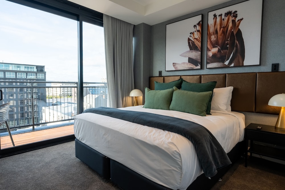 Luxury Penthouse, City View (4 King Beds) - Photo 10
