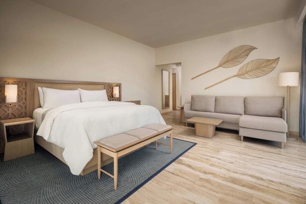 Junior Suite, 1 King Bed, Ocean View (Balcony)