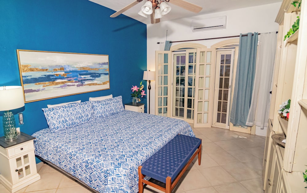 Deluxe Quadruple Room, Balcony, Partial Ocean View photo 2