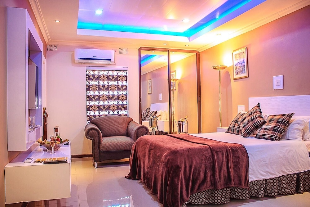 Executive Suite, 1 Queen Bed, Garden View