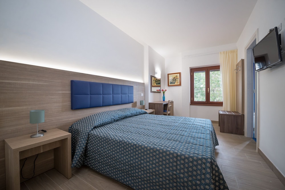 Panoramic Double or Twin Room, Lake View photo 1