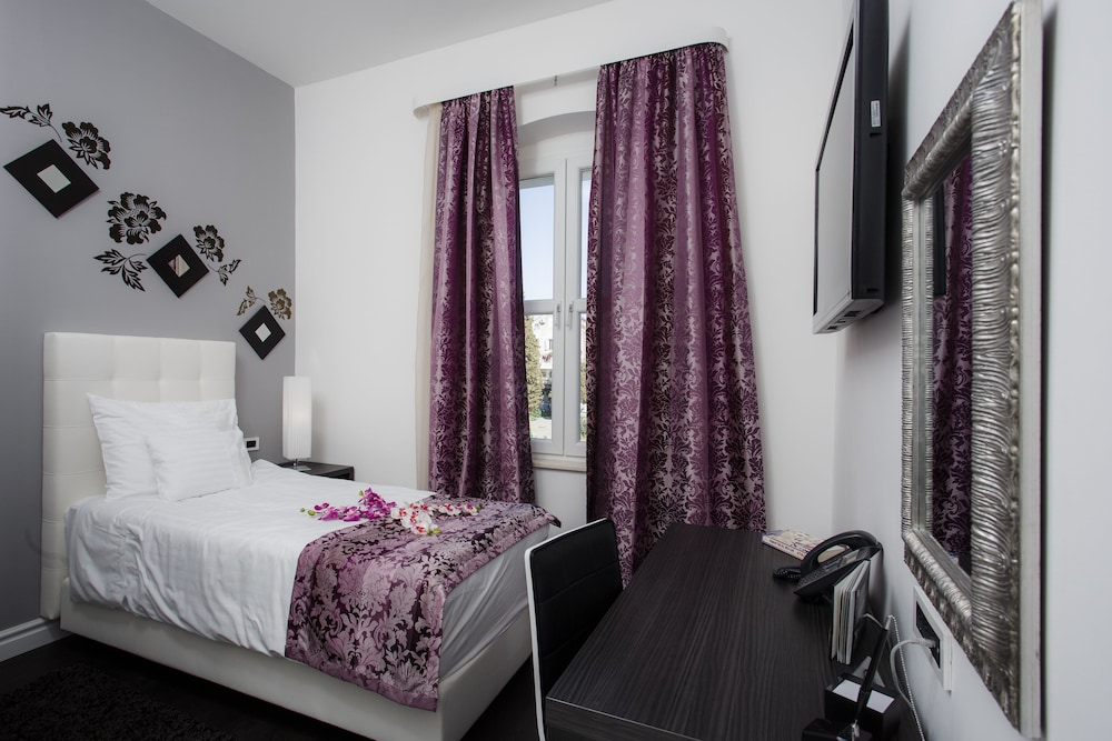 Superior Single Room, City View photo 1