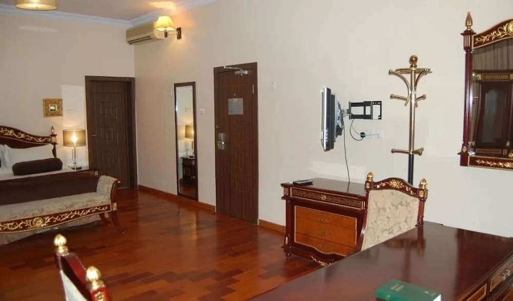 Royal Room photo 2