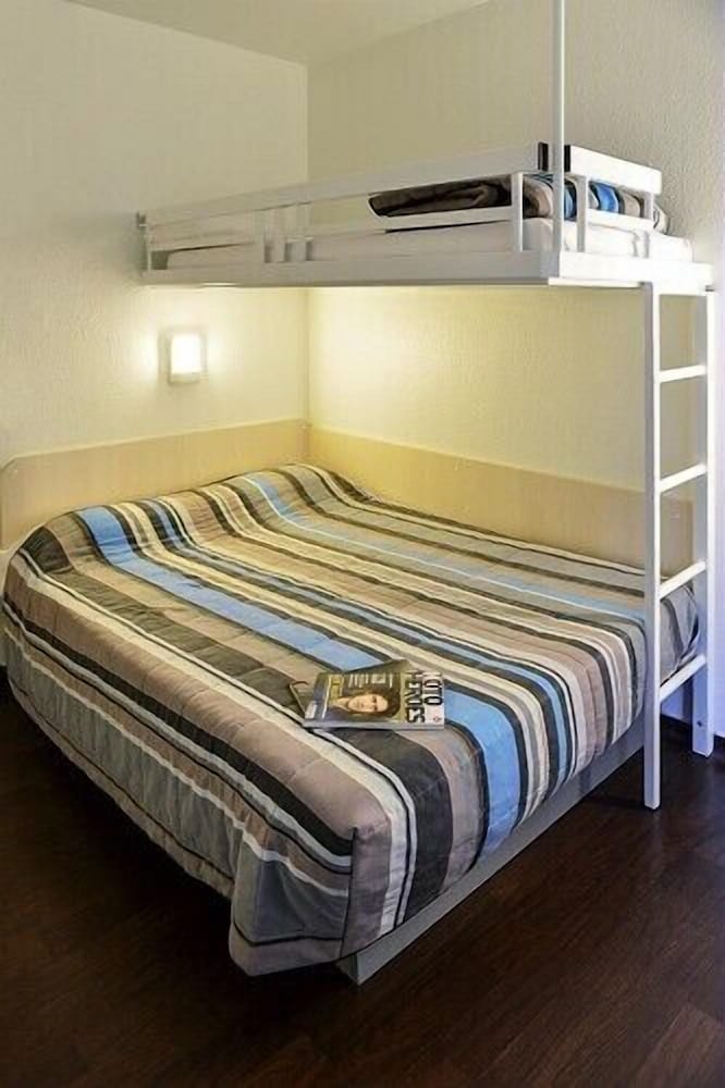 Room (Trio)