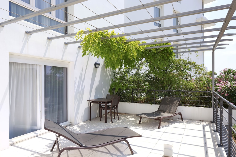 Standard Room, 1 Queen Bed, Balcony