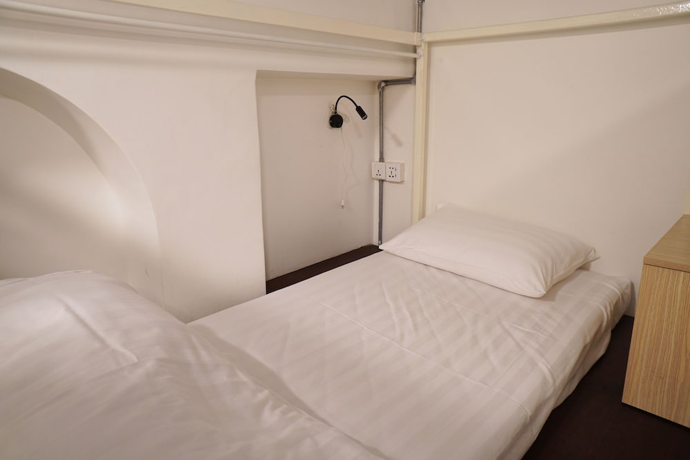 Bed in 4-Bed Female Dormitory photo 3