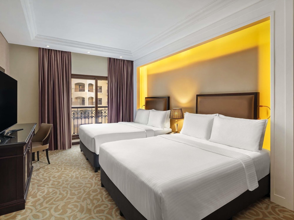 Superior Room, 1 King Bed photo 3