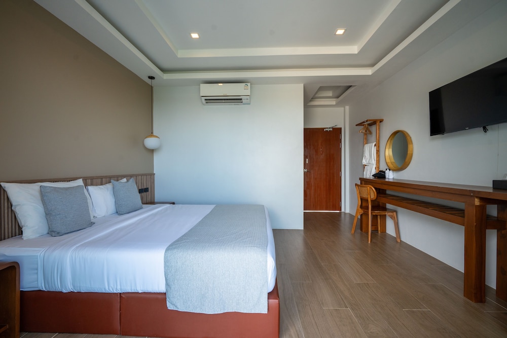 Deluxe Double Room, Pool View
