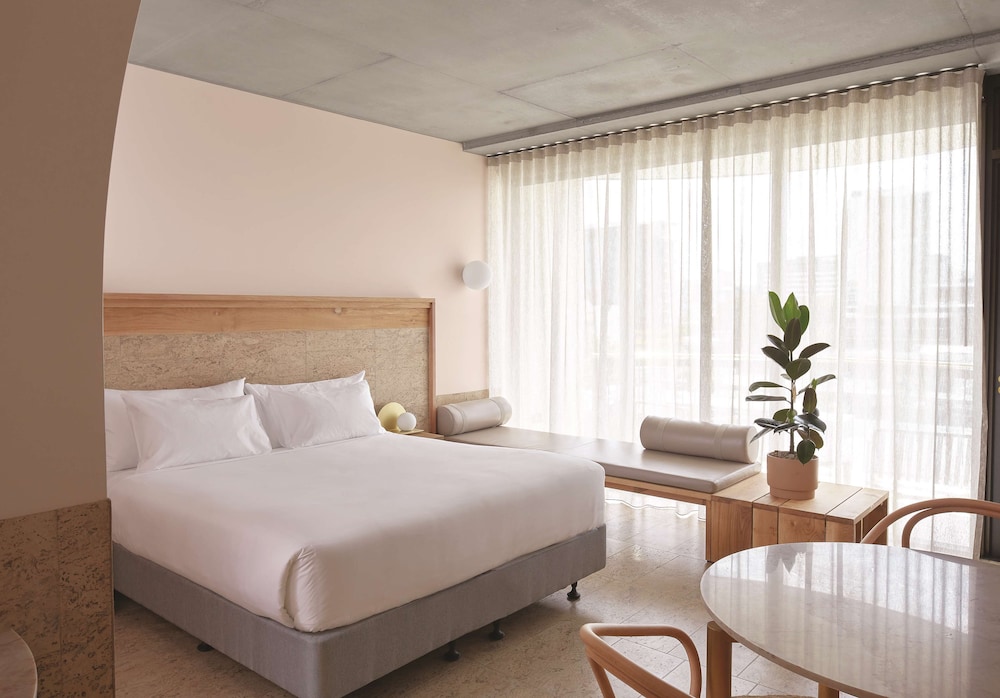 Room, 1 King Bed, Pool View