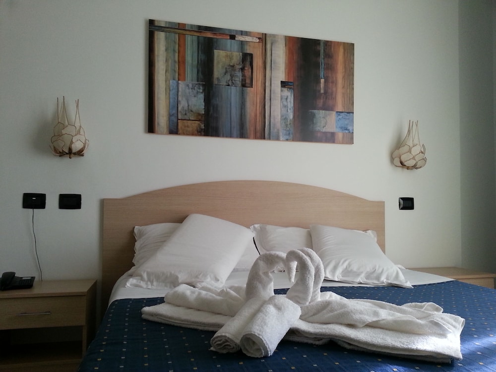 Deluxe Double or Twin Room, City View photo 2