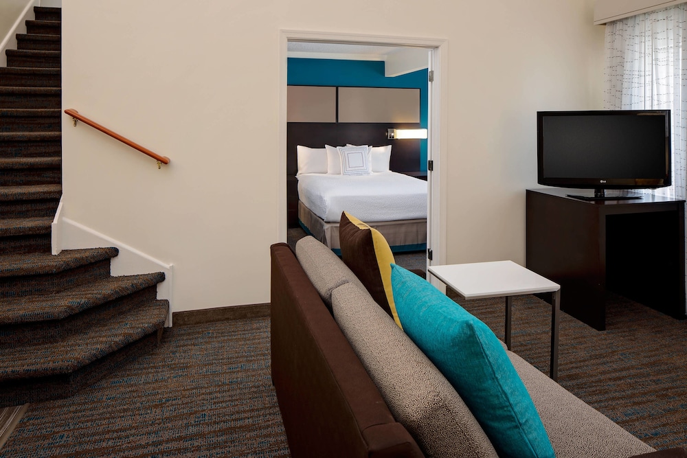 Suite, 2 Bedrooms (Bi-Level) - Photo 1
