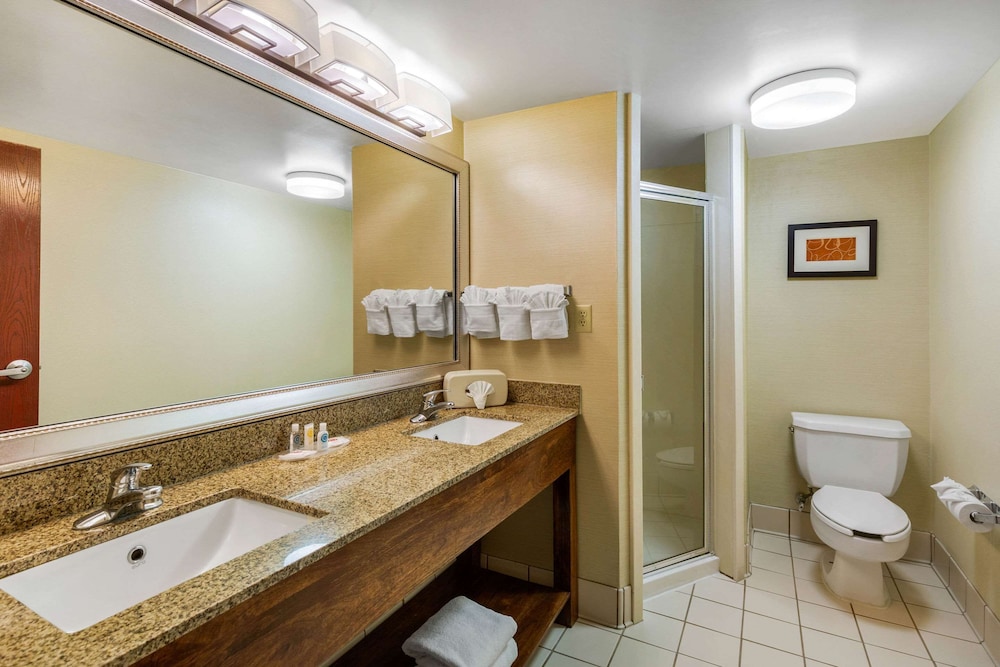 Suite, 1 King Bed with Sofa bed, Non Smoking, Hot Tub - Photo 2