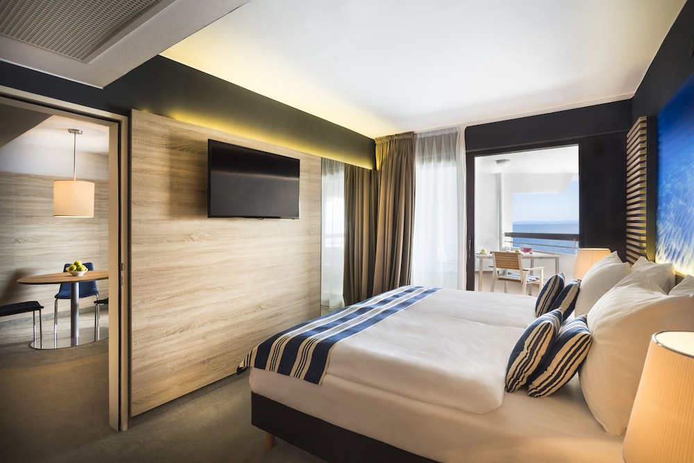 Suite - Photo 5
