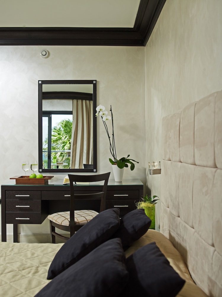 Standard Twin Room (Land View) - Photo 7