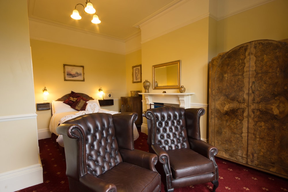 Double Room, 1 Double Bed, Lake View (19 steps to First Floor, Room 5)