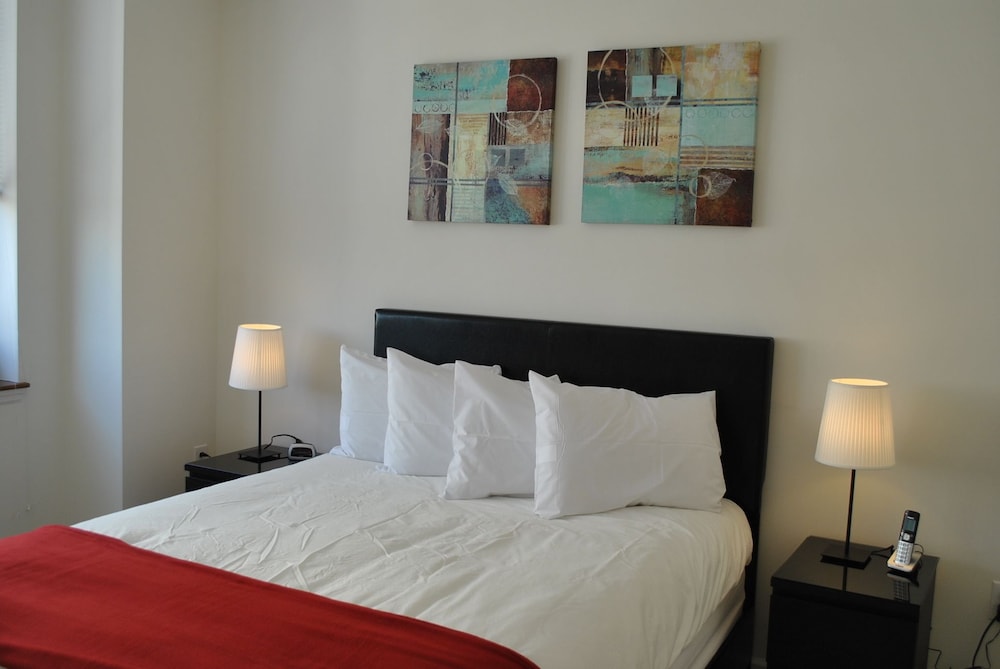 Luxury Apartment, 1 Queen Bed with Sofa bed, Accessible, City View photo 1