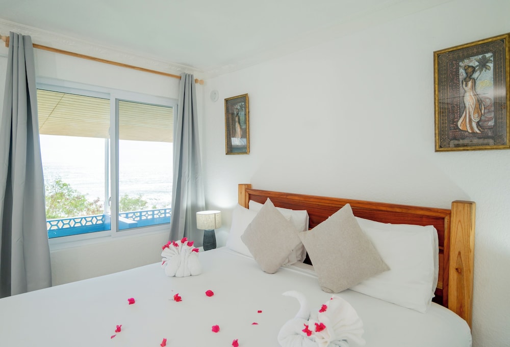 Standard Double Room, 1 King Bed, Kitchen, Ocean View photo 2