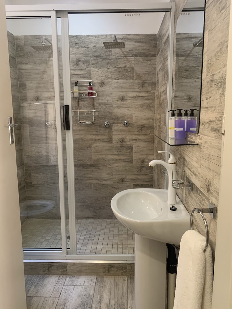 Deluxe Double or Twin Room photo 3
