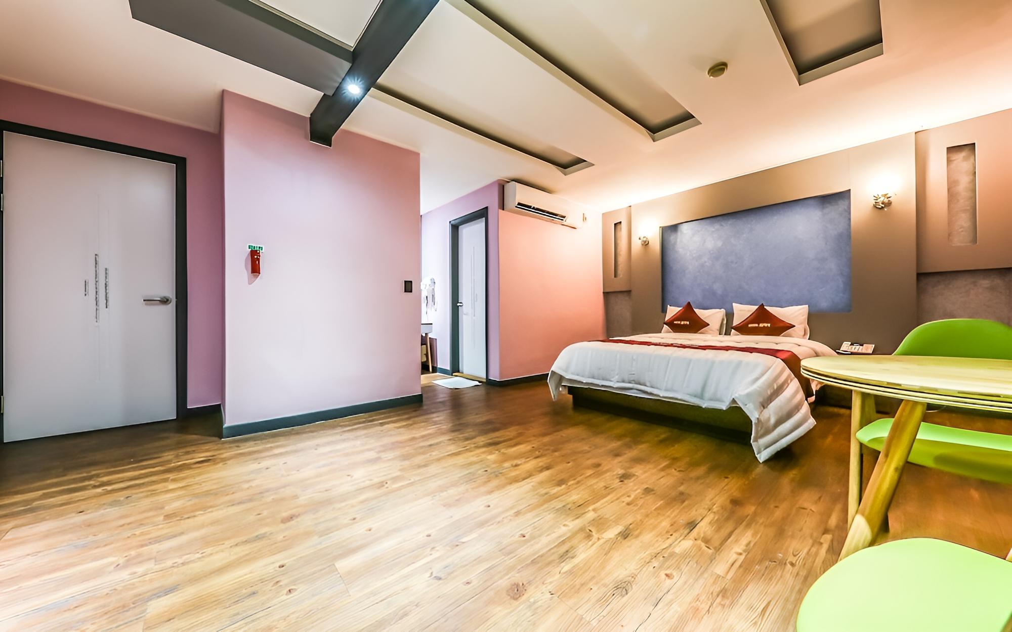 Room (Royal 25pyeong) - Photo 1