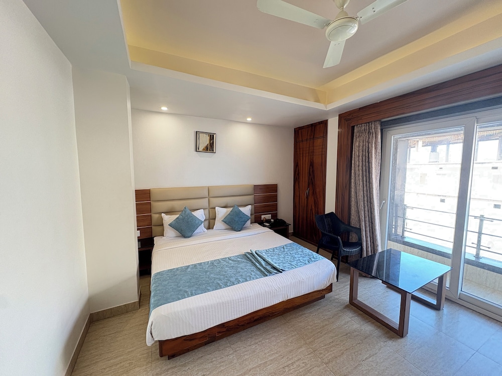 Deluxe Room, City View