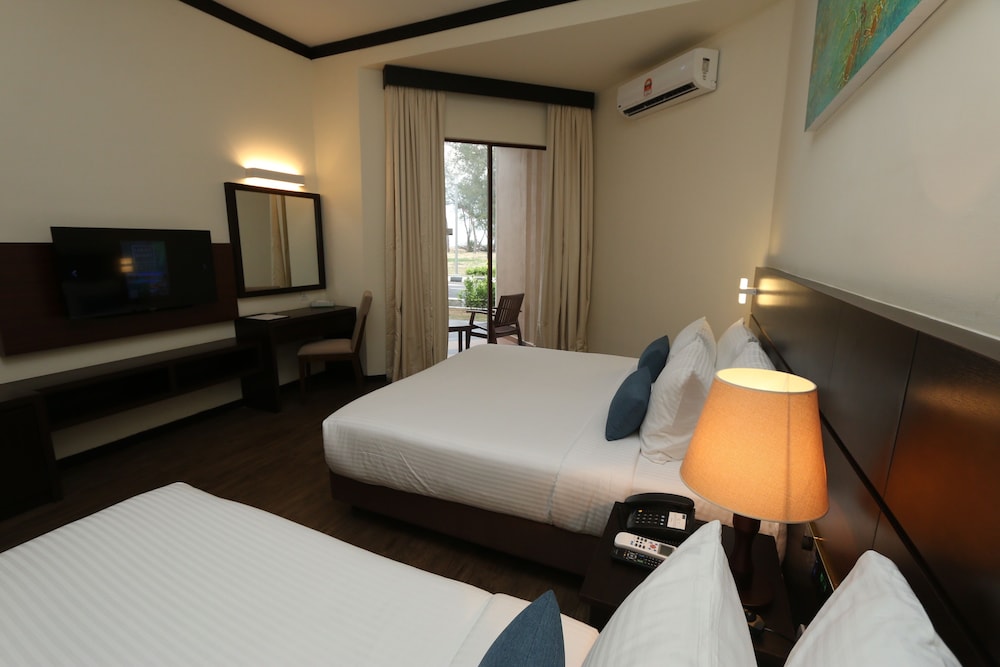 Superior Room, 2 Twin Beds, Sea View photo 2