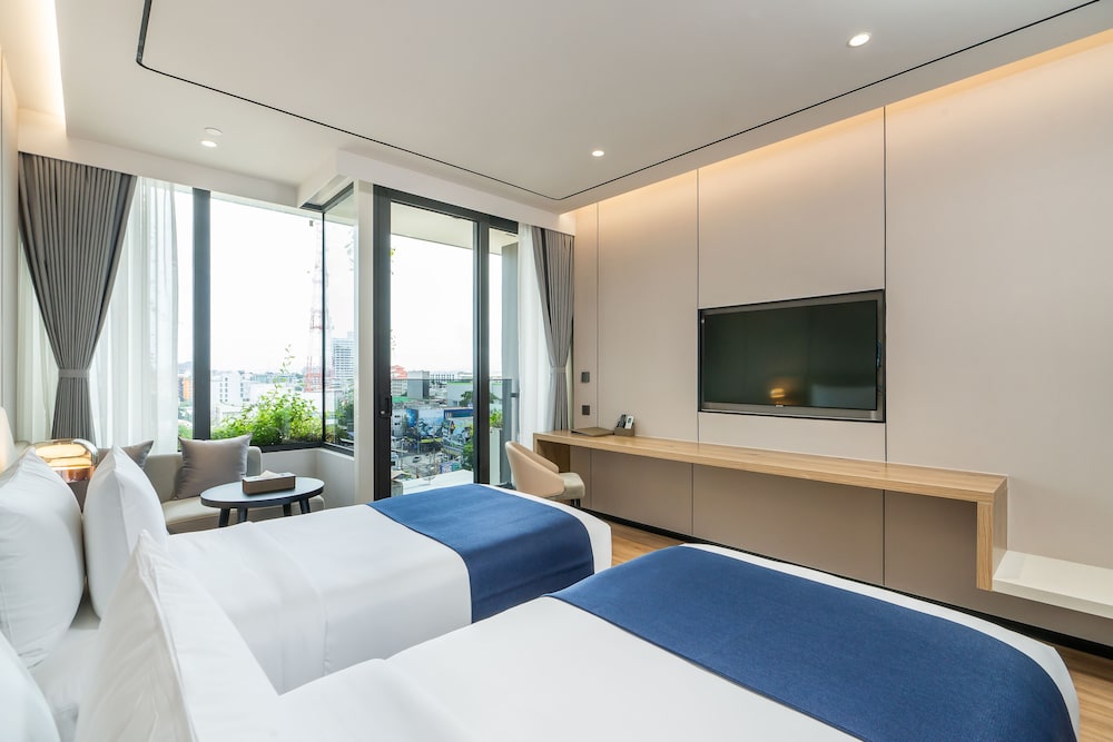 Deluxe Double or Twin Room - Photo 8