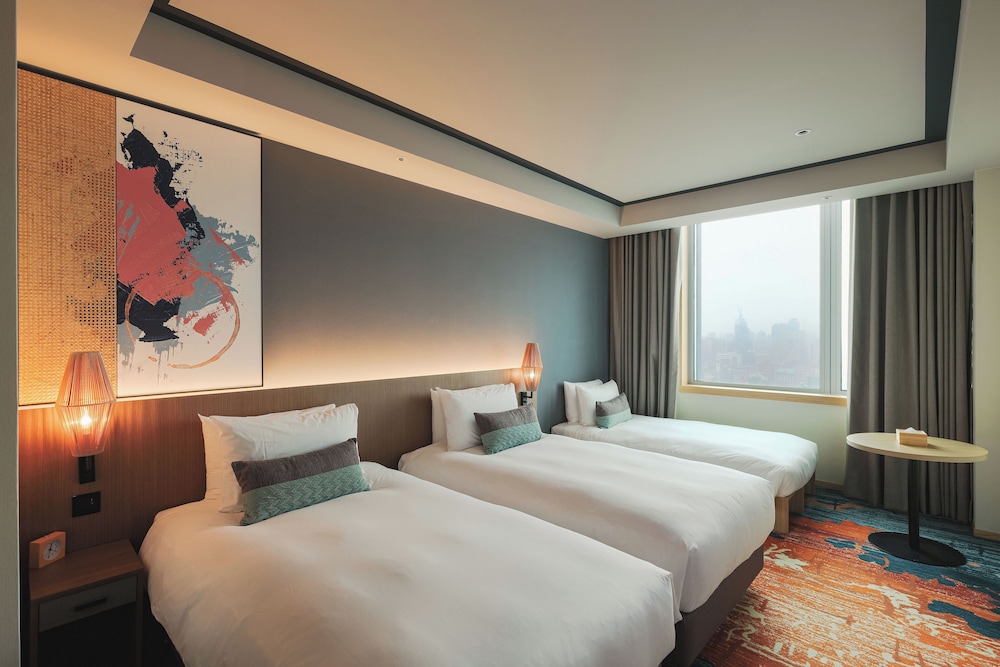 Corner Triple Room