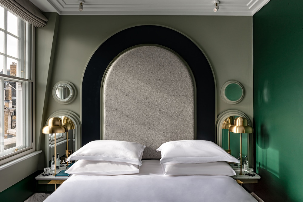 Junior Suite (St Paul)