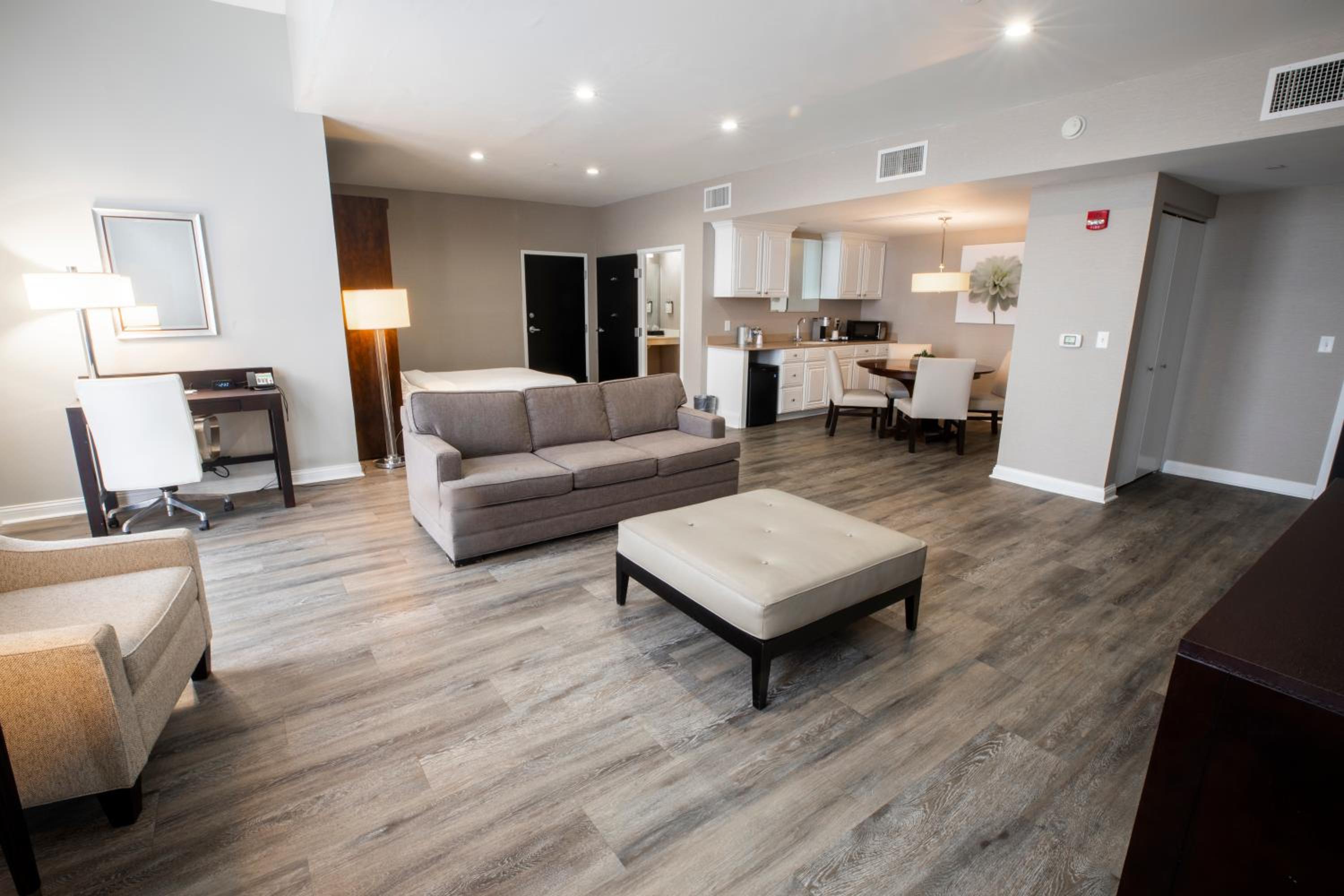 Executive Suite - Non-Smoking - Photo 1