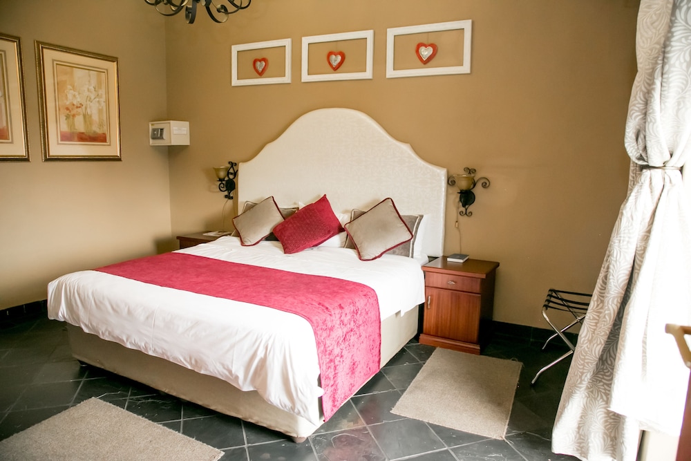 Honeymoon Suite photo 3