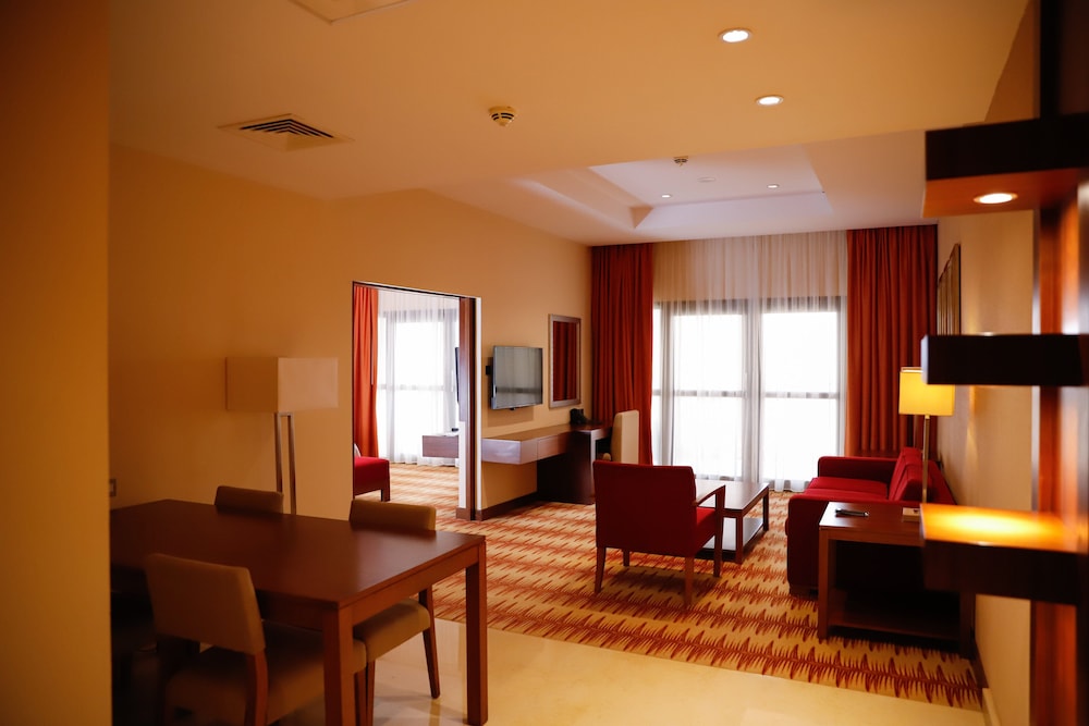 Suite, 1 Bedroom, Balcony - Photo 18