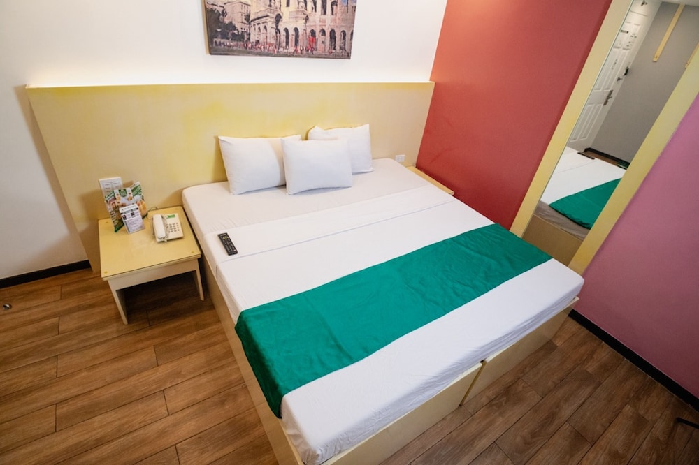 Euro suite one - Photo 3