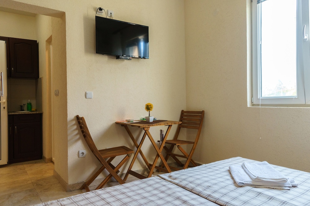 Standard Studio, 2 Twin Beds, Kitchenette