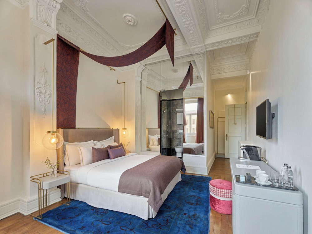 Premier Room with Istiklal Avenue View photo 2