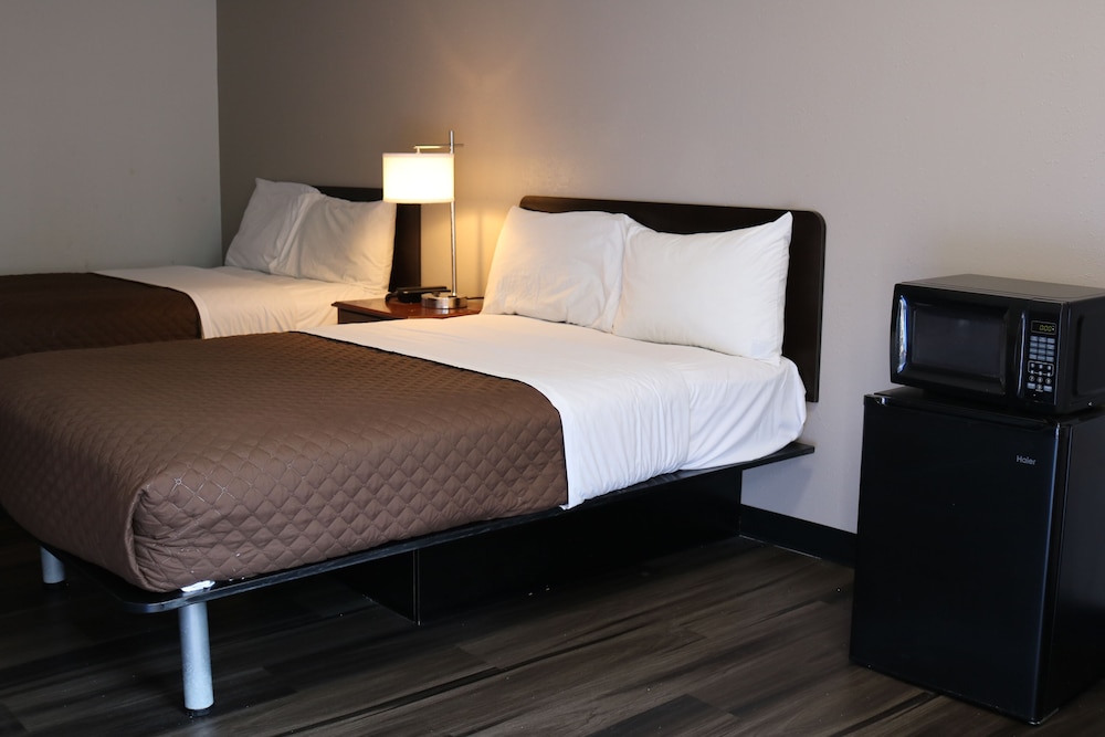 Standard Room, 2 Double Beds, Smoking - Photo 2