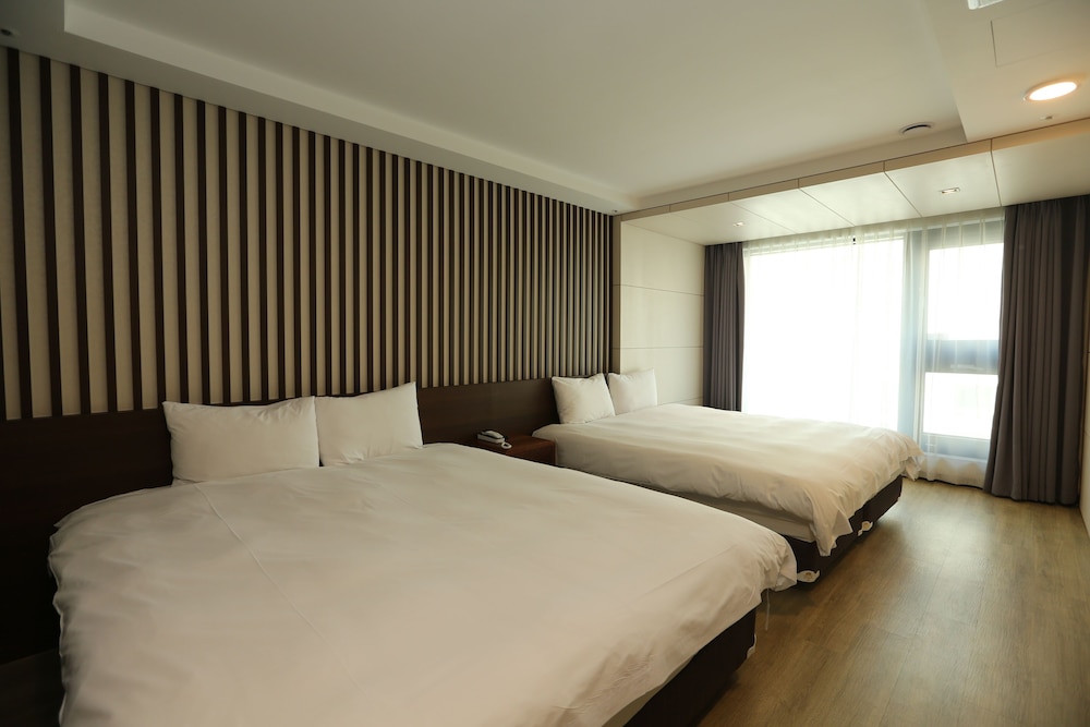 Family Twin Room (for 4 people)