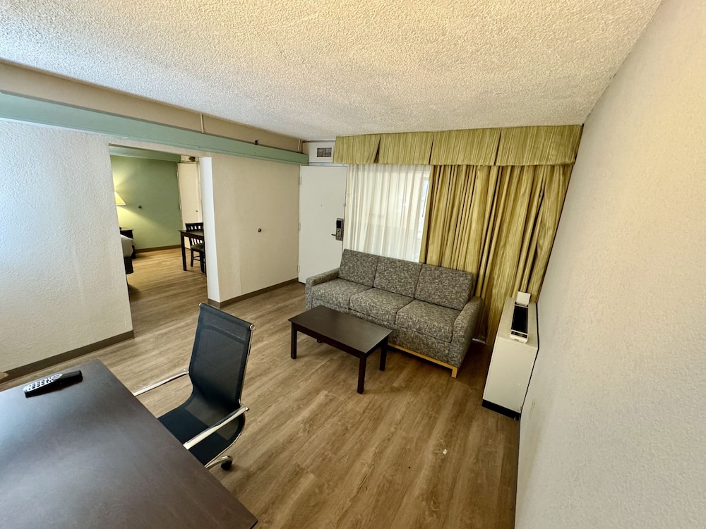 Suite, 1 King Bed (Spacious) - Photo 2