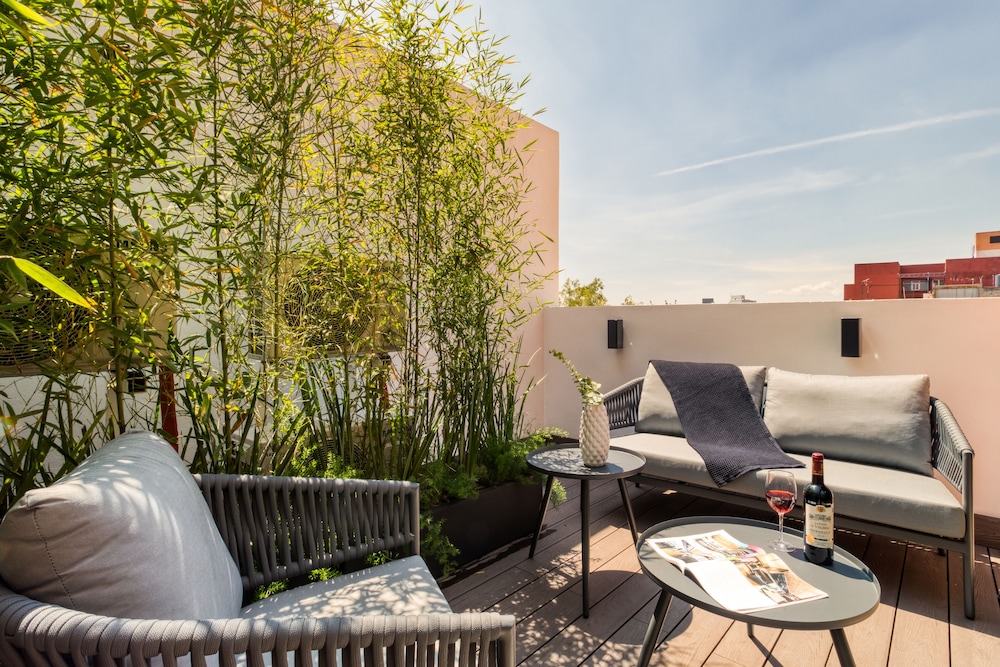 Penthouse with a Private Terrace - Photo 8