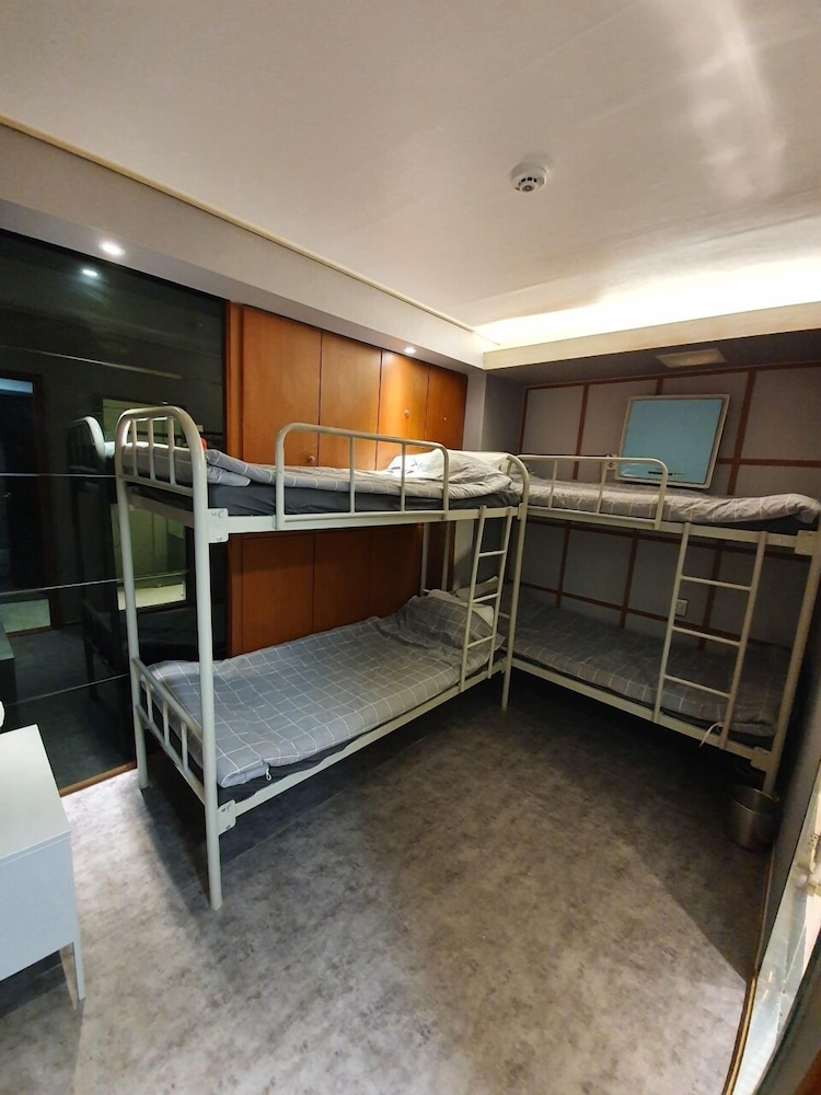 Quadruple Room - Photo 7