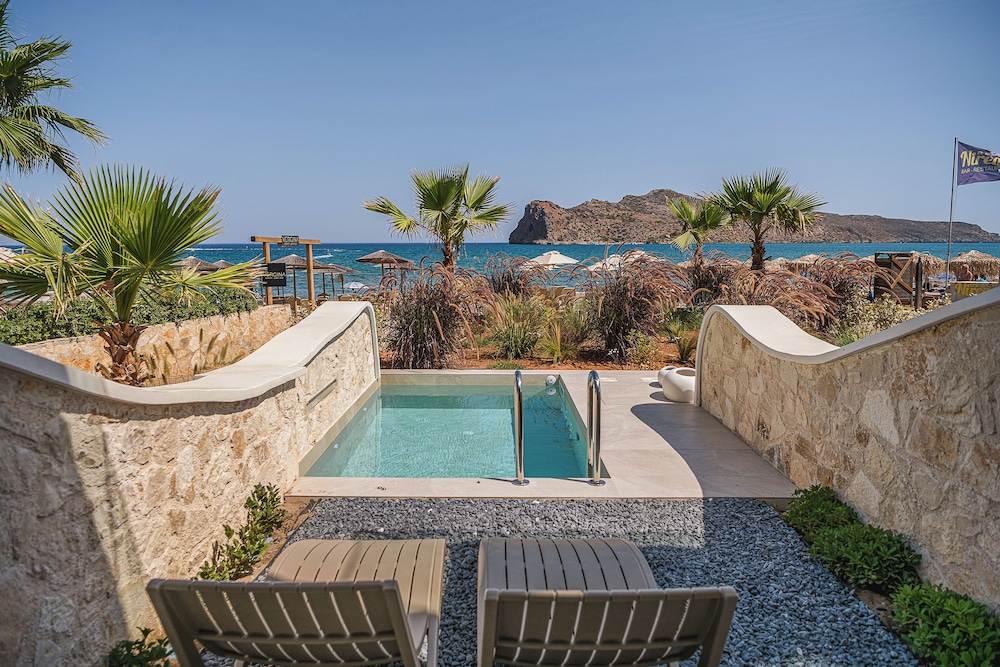 Horizon Sea Front Suite, Private Pool