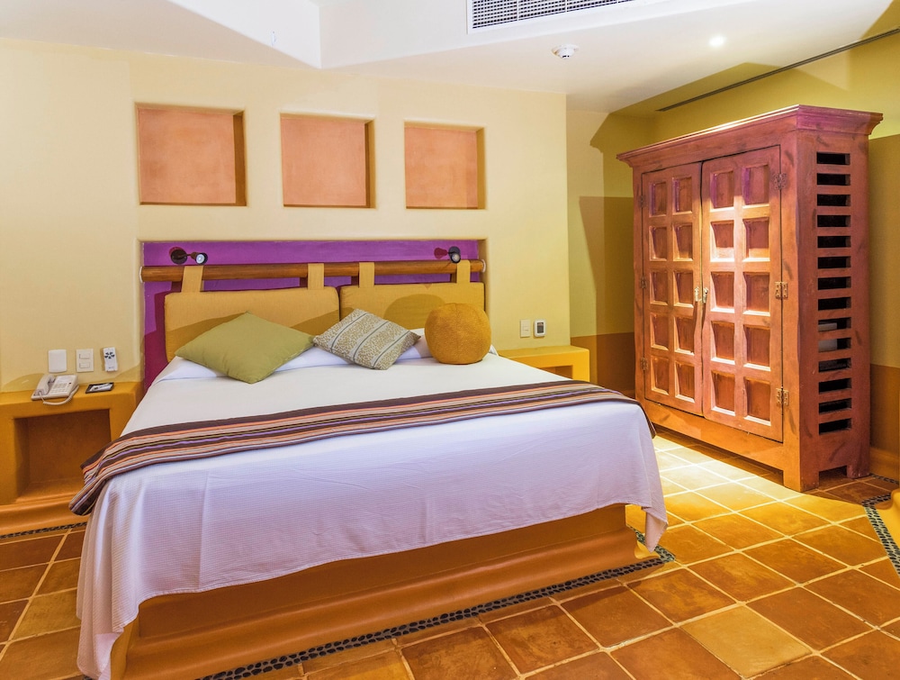 2 BEDROOM 1KG 1TWN 1DOUBLE SUITE PLUNGE POOL - Photo 2