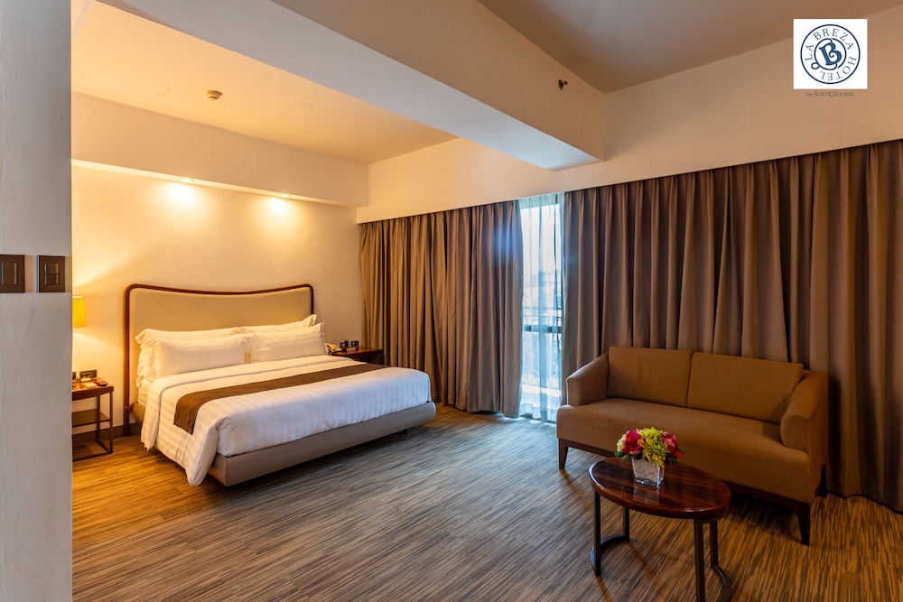 Suite, 1 Bedroom - Photo 1