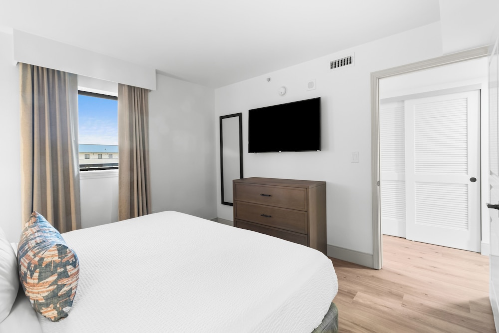 North Tower Ocean View Deluxe One Bedroom Condo - Photo 10
