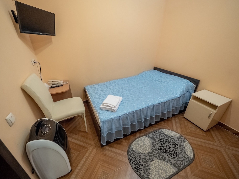 Economy Double Room, No Windows photo 1